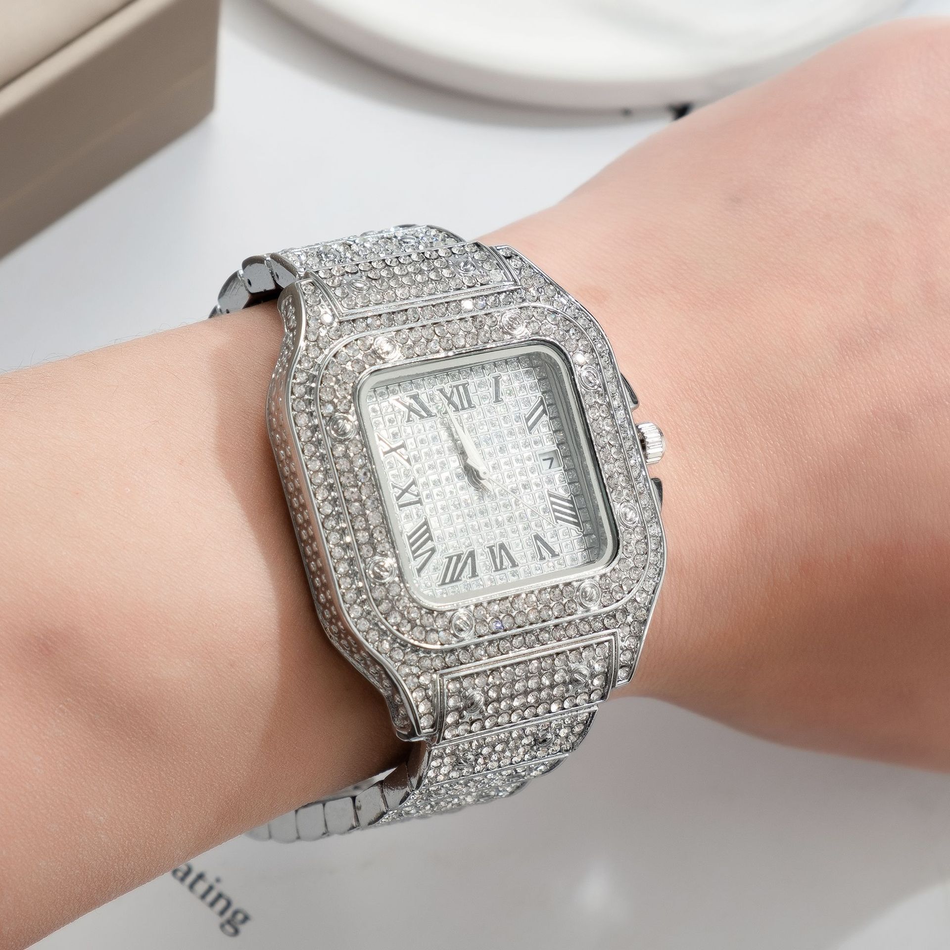 UTHAI L77 นาฬิกาสำหรับผู้ชายแฟ - Cartier Watch Tank บทวิจารณ์และราคา