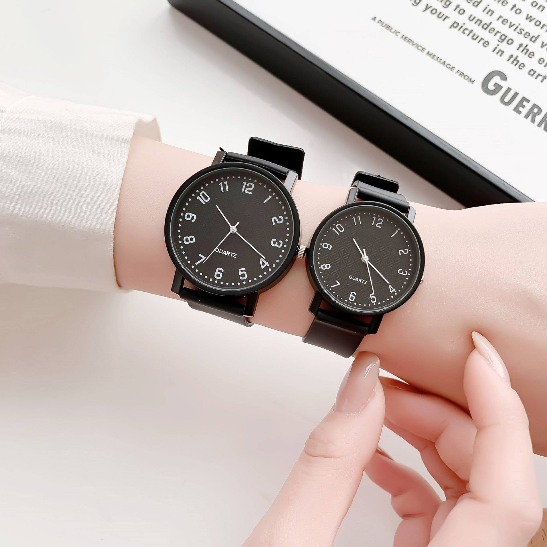Simple สีดํานาฬิกานาฬิกาควอตซ์ - Silicone Band Women บทวิจารณ์และราคา